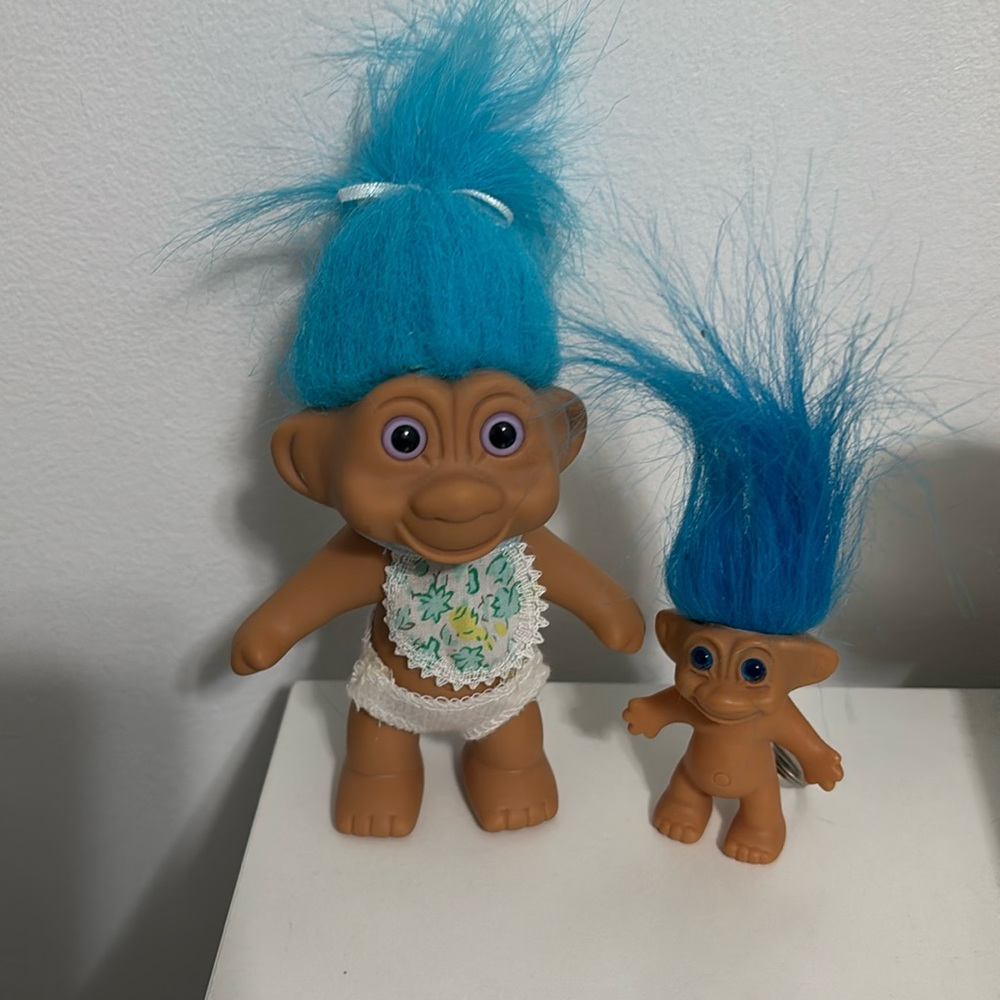 Vintage trolls keychain and figure. Full outfit.